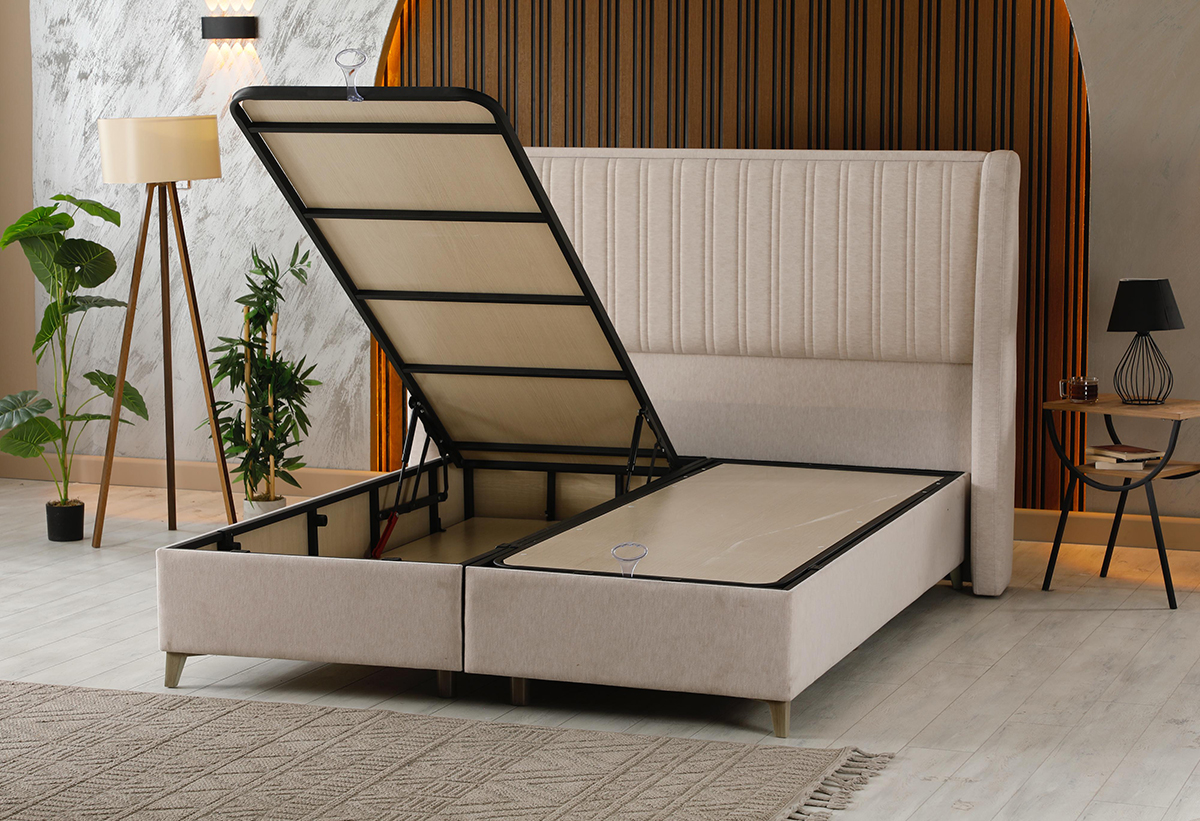 Απεικονίζεται το κρεβάτι Cloe ανασηκωμένο, ώστε να φαίνεται ο αποθηκευτικός του χώρος.